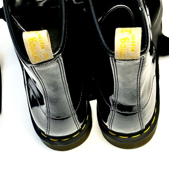 Dr. Martens 1460 8eyelet lace up boot. Dark Gray/Pewter/Metallic. Size 10 Ladies - Picture 5 of 10